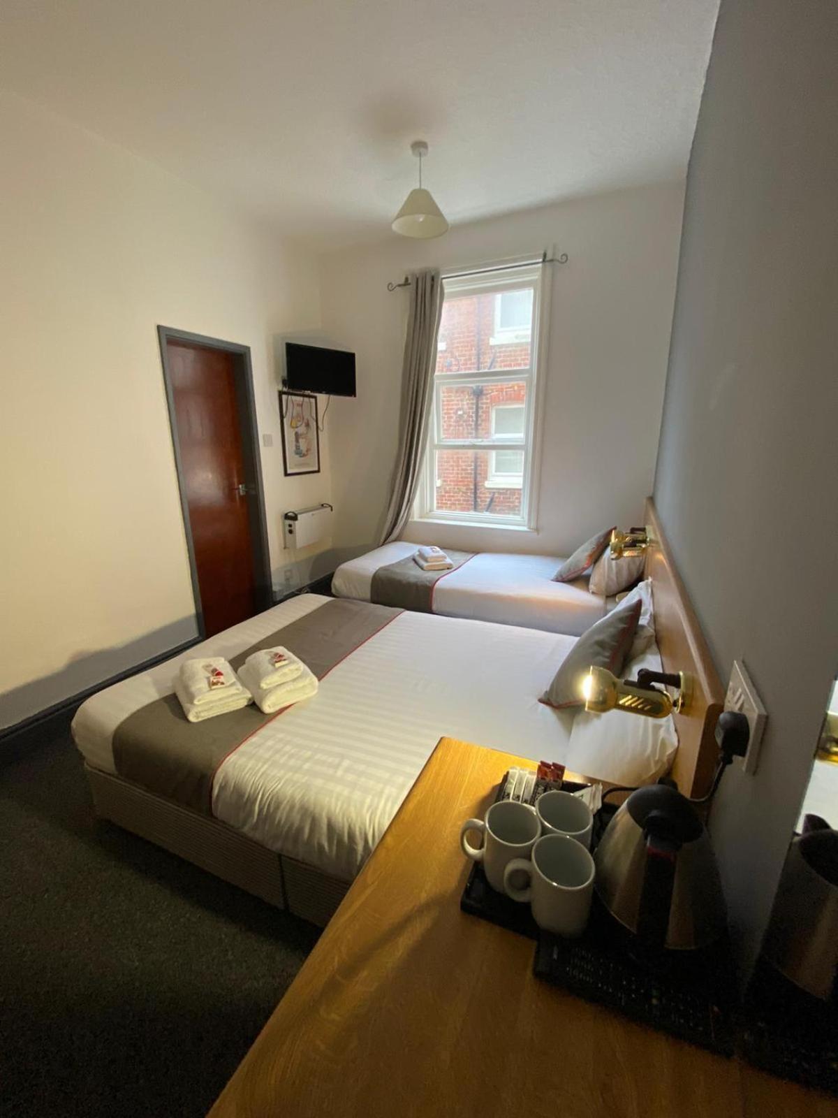 Alumhurst Hotel Blackpool Bagian luar foto